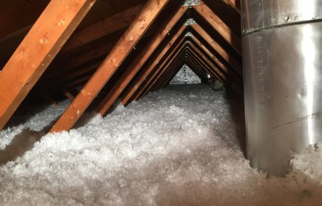 Isolation du grenier, laine de fibre de verre