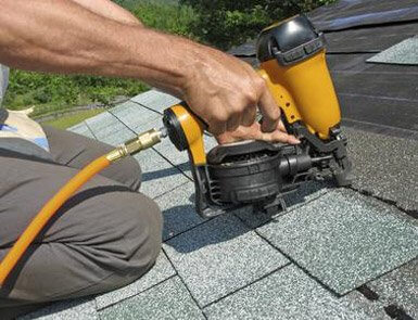 Roof repairs for asphalt shingles roof in Longueuil
